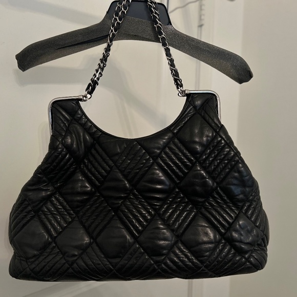 Authentic CHANEL Shoulder Bag with Silver Hardware in Excellent Condition! - Picture 9 of 11